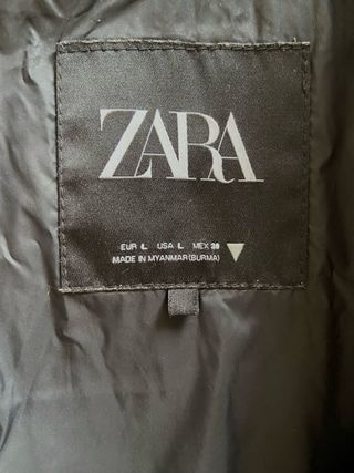 Chaleco largo Zara negro con capucha