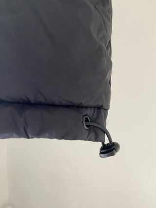 Chaleco largo Zara negro con capucha