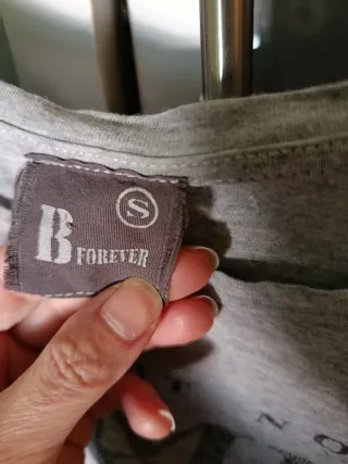 Camiseta gris manga 3/4 con mensaje