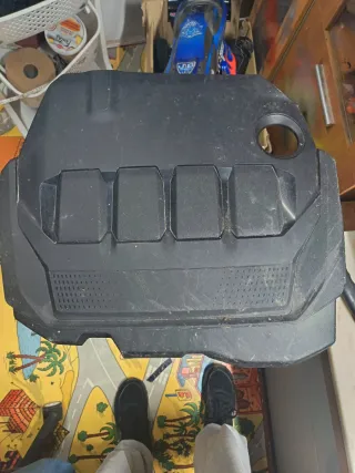 Tapa de motor negra de golf 8 gti