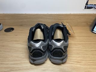 Asics Zapatillas Negras y Plateadas