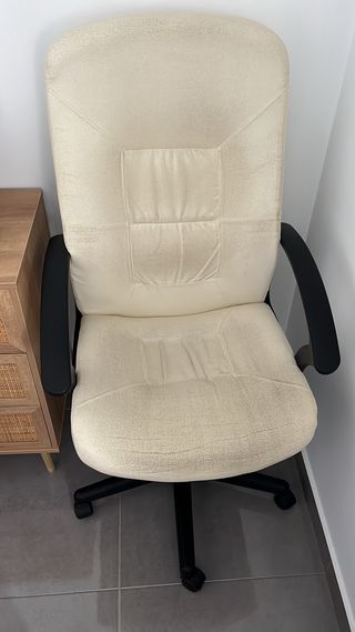 Silla de oficina beige y negra
