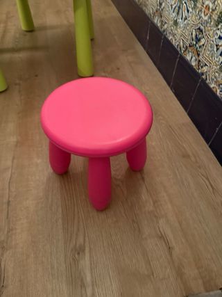 Mesa infantil IKEA + 3 taburetes Escucho ofertas