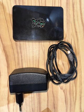 Raspberry Pi 3B+ con fuente de alimentación