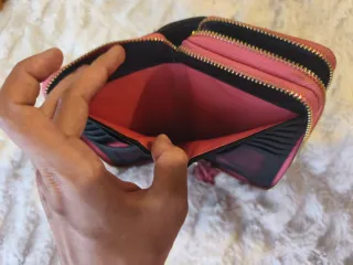 Monedero negro y rosa con cremallera