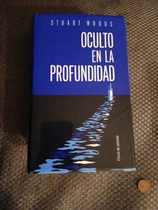 Libro oculto en la oscuridad