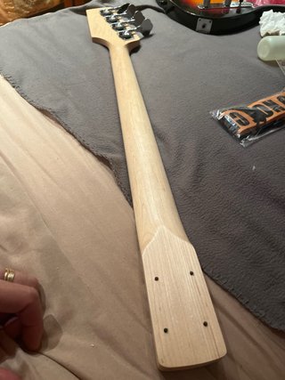 Mastil de bajo como nuevo con clavijero