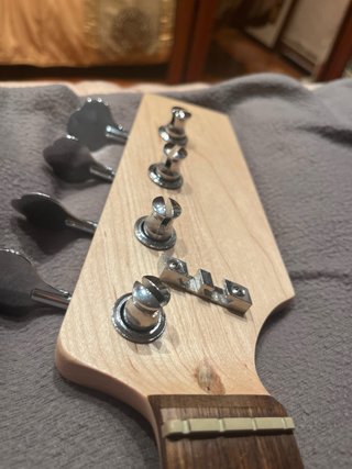 Mastil de bajo como nuevo con clavijero