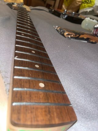 Mastil de bajo como nuevo con clavijero