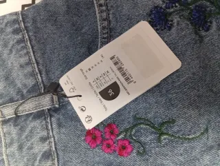 Falda vaquera Desigual bordada flores M
