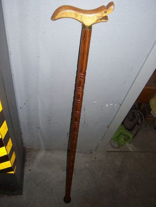 Bastone da passeggio con manico decorato