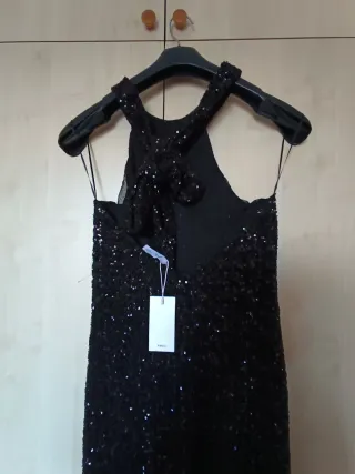 Vestido negro de fiesta con lentejuelas