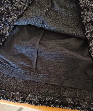 Vestido negro de fiesta con lentejuelas