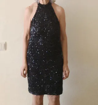 Vestido negro de fiesta con lentejuelas