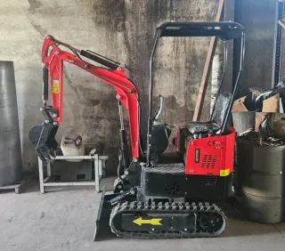 Mini excavadora roja. Ventas 673.277.265