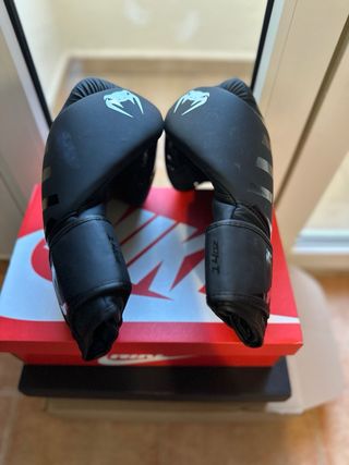 Guantes de Boxeo Venum Negros