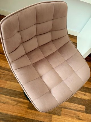 Silla tocador terciopelo rosa y base negra