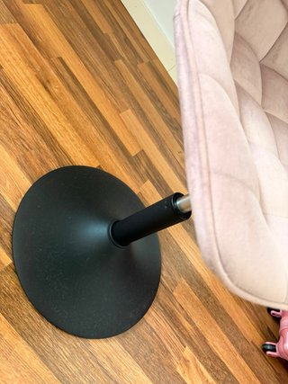 Silla tocador terciopelo rosa y base negra