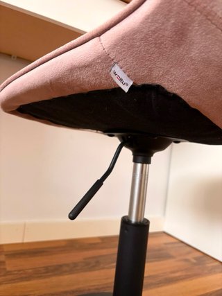 Silla tocador terciopelo rosa y base negra