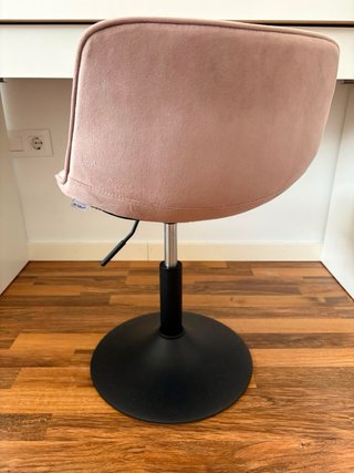 Silla tocador terciopelo rosa y base negra