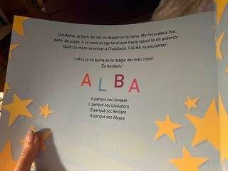 Llibre en català per a una nena anomenada Alba.