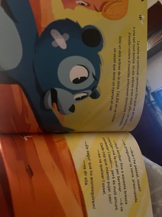 Llibre en català per a una nena anomenada Alba.