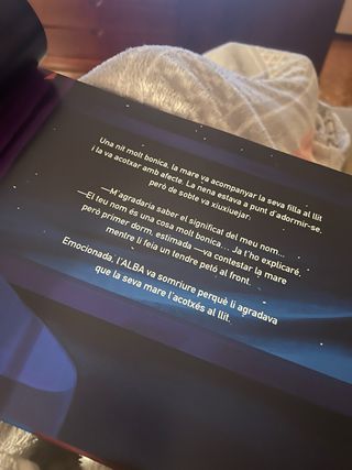 Llibre en català per a una nena anomenada Alba.