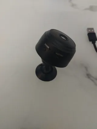 Cámara de seguridad negra