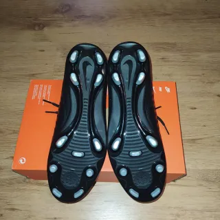 Nike Phantom GX II Club FG/MG Scarpe Calcio