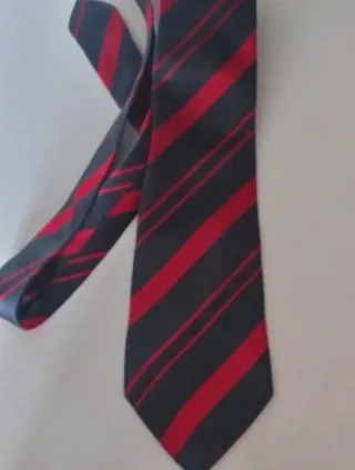 Corbata de seda Croatia rayas rojas y negras