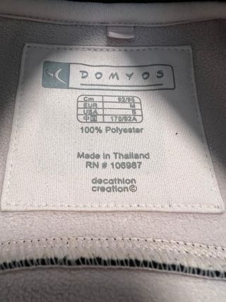 Forro polar Domyos negro con capucha