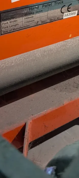 Transpaleta Manual 2500 kg