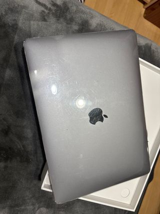 Macbook Air 13 Gris 8GB 128GB con Caja