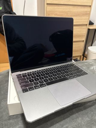 Macbook Air 13 Gris 8GB 128GB con Caja
