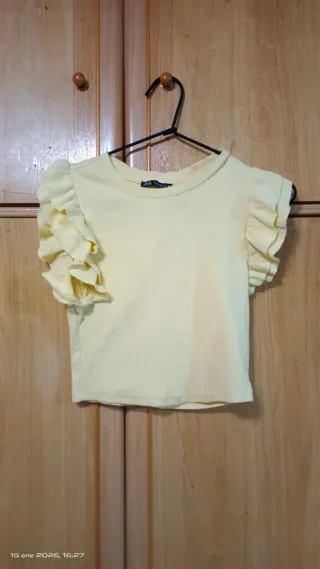 Top naranja con volantes