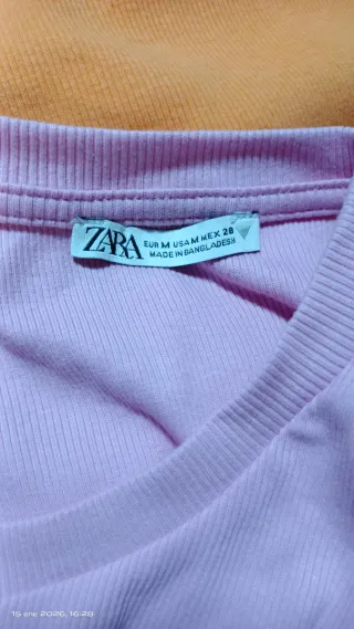 Top naranja con volantes