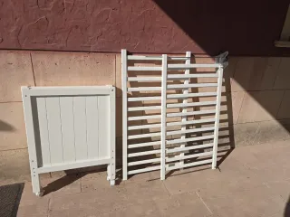 Cuna de madera blanca para bebé