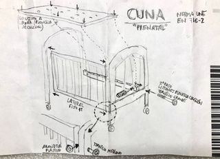 Cuna de madera con cajonera y lateral abatible