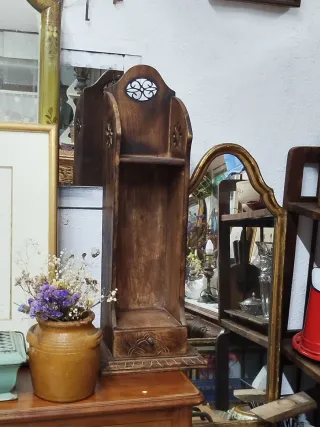 Torre decorativa de madera