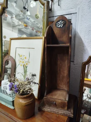 Torre decorativa de madera