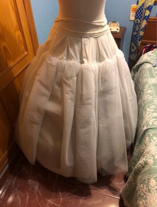 Traje de Fallera rojo y corpiño manga larga verde