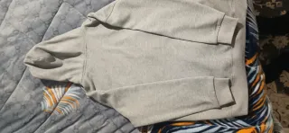 Sudadera AMI Paris gris con cremallera