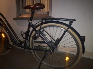 Bicicleta de paseo con cesta