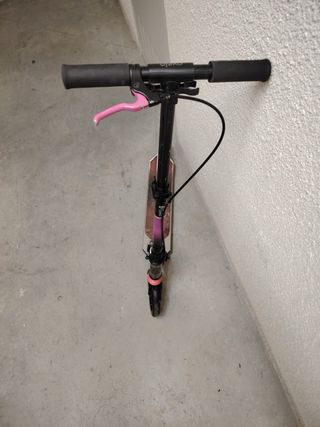 Patinete negro y rosa