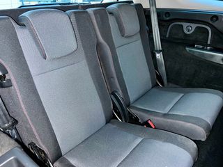 Renault Grand Scenic 2015 7-PLAZAS MUY BUEN ESTADO