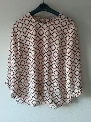 Lote 2 blusas estampadas