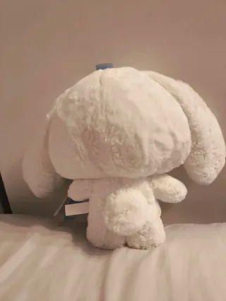 Pupazzo Cinnamoroll bianco con fiocco blu