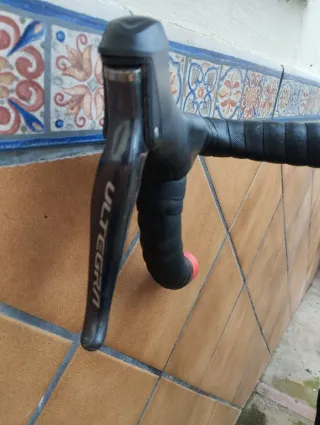 Bicicleta de carretera BH azul