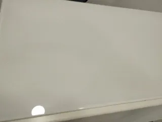 Mostrador de recepción blanco