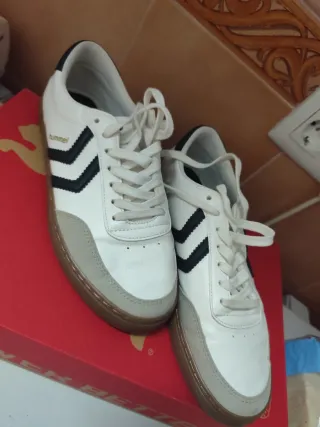 Zapatillas Hummel Blancas y Grises